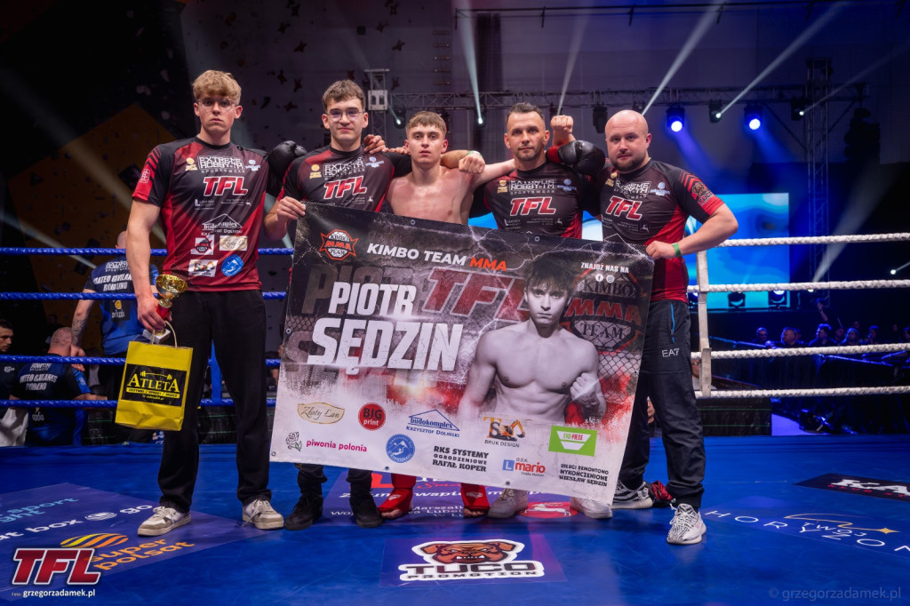 Młody gniewny z gminy Frampol Piotr Sędzin triumfuje w ringu podczas gali w Lublinie