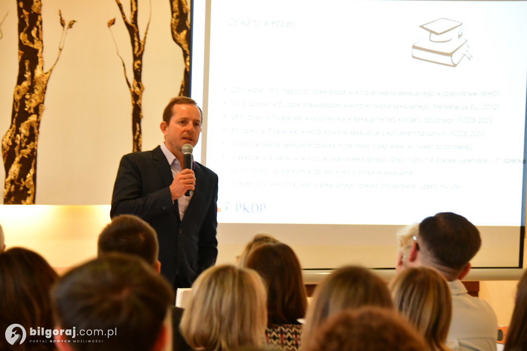 Wiedza, która chroni najmłodszych. Ważna konferencja w Józefowie o przeciwdziałaniu przemocy seksualnej