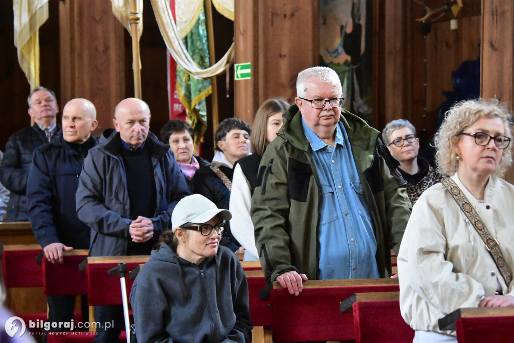 Modlitwa u grobu ks. Budzyńskiego: Relacja z dnia skupienia w Górecku Kościelnym