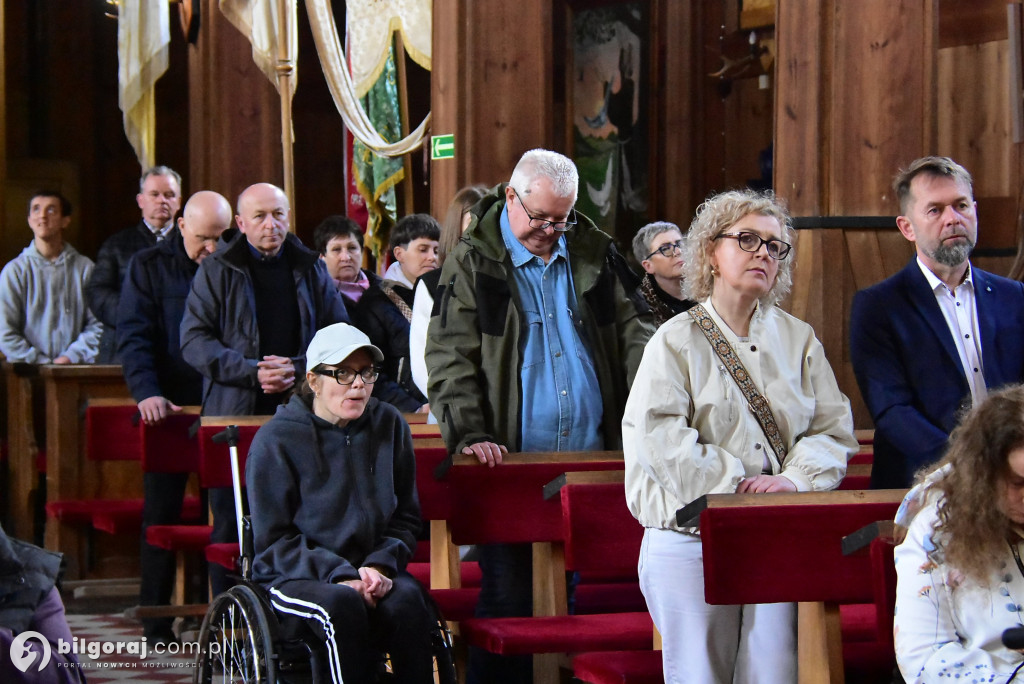 Modlitwa u grobu ks. Budzyńskiego: Relacja z dnia skupienia w Górecku Kościelnym