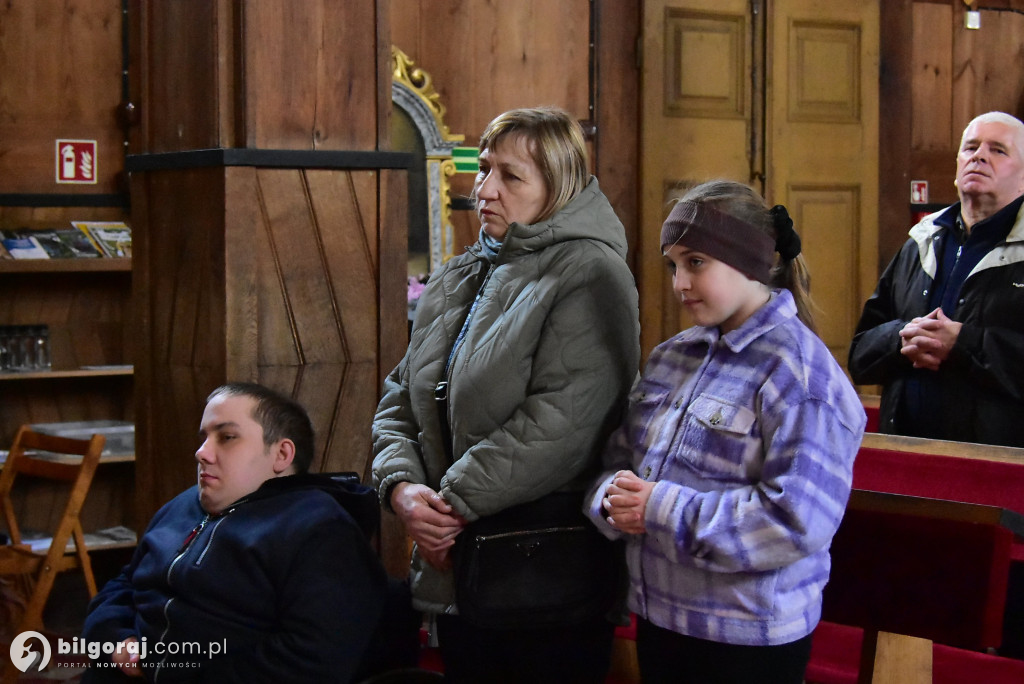 Modlitwa u grobu ks. Budzyńskiego: Relacja z dnia skupienia w Górecku Kościelnym