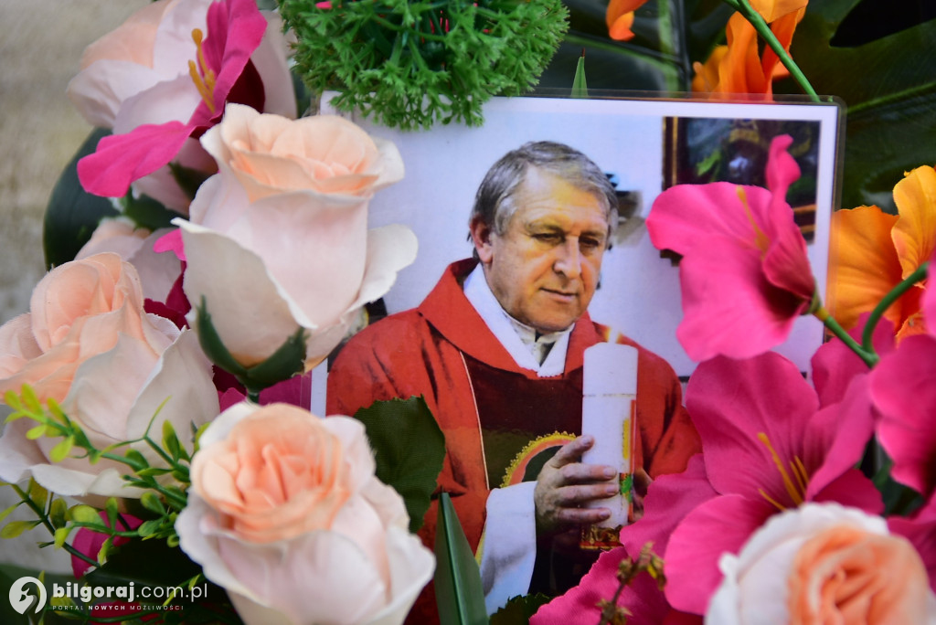 Modlitwa u grobu ks. Budzyńskiego: Relacja z dnia skupienia w Górecku Kościelnym