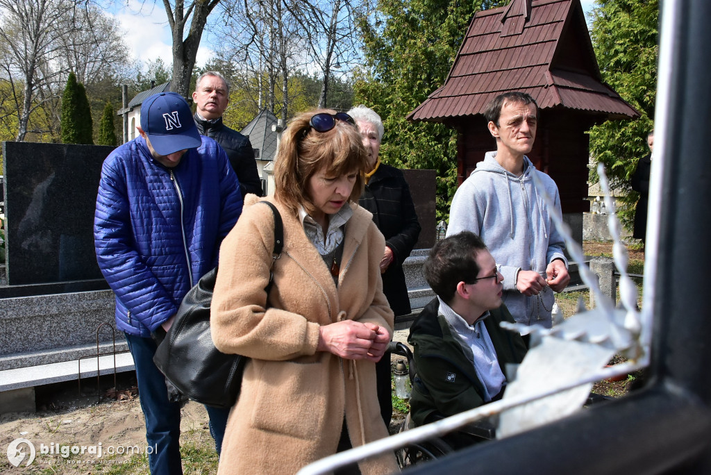 Modlitwa u grobu ks. Budzyńskiego: Relacja z dnia skupienia w Górecku Kościelnym