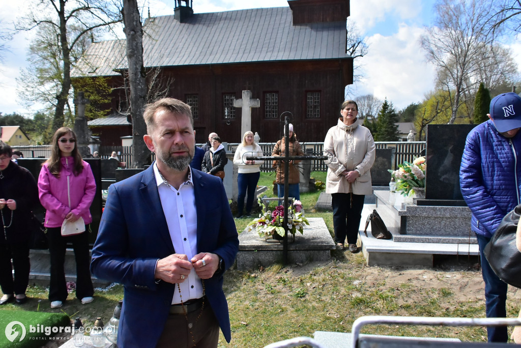 Modlitwa u grobu ks. Budzyńskiego: Relacja z dnia skupienia w Górecku Kościelnym