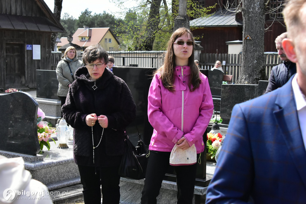 Modlitwa u grobu ks. Budzyńskiego: Relacja z dnia skupienia w Górecku Kościelnym