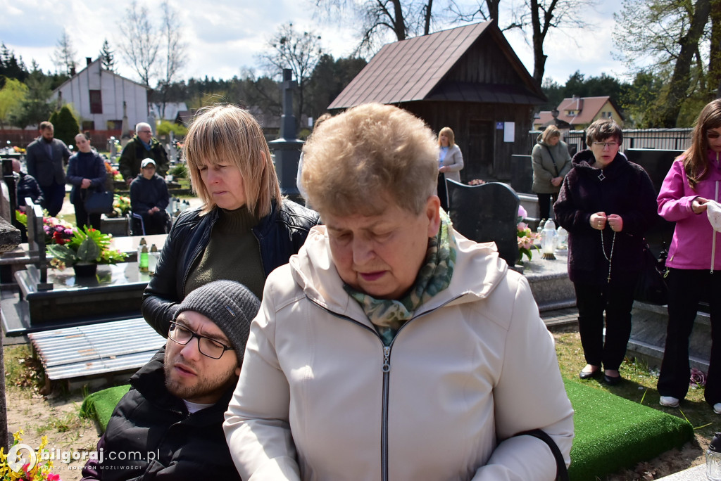 Modlitwa u grobu ks. Budzyńskiego: Relacja z dnia skupienia w Górecku Kościelnym