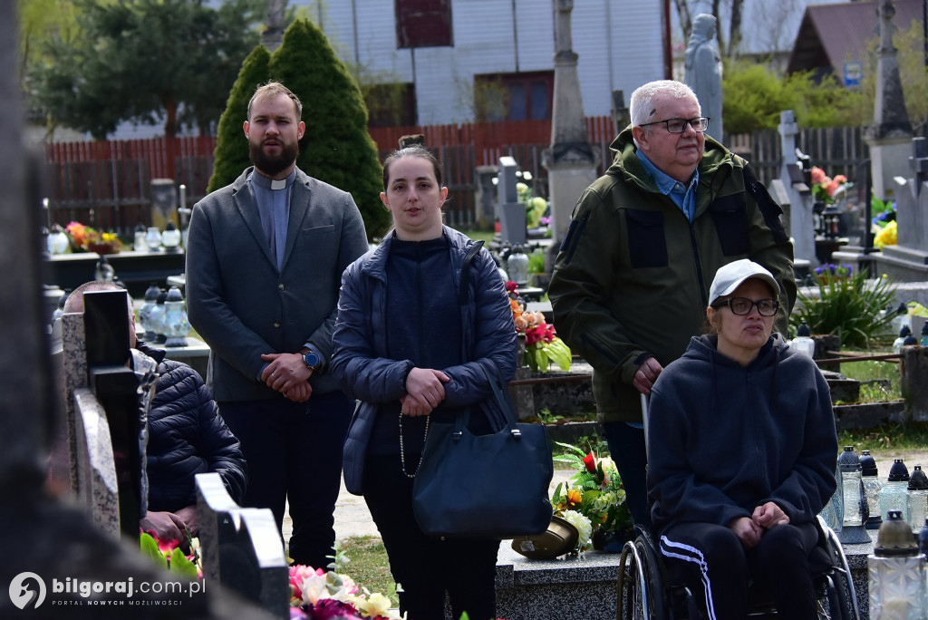 Modlitwa u grobu ks. Budzyńskiego: Relacja z dnia skupienia w Górecku Kościelnym