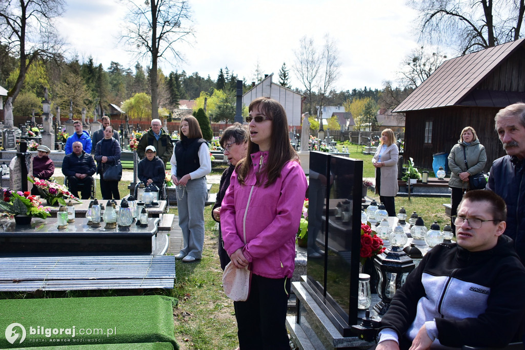 Modlitwa u grobu ks. Budzyńskiego: Relacja z dnia skupienia w Górecku Kościelnym
