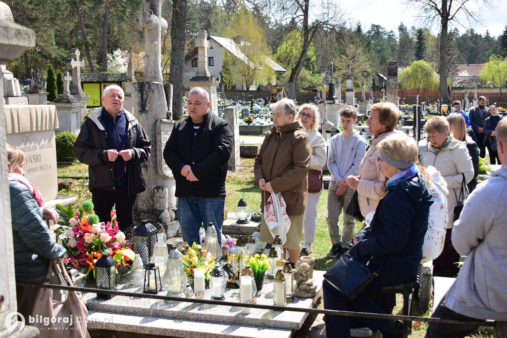 Modlitwa u grobu ks. Budzyńskiego: Relacja z dnia skupienia w Górecku Kościelnym