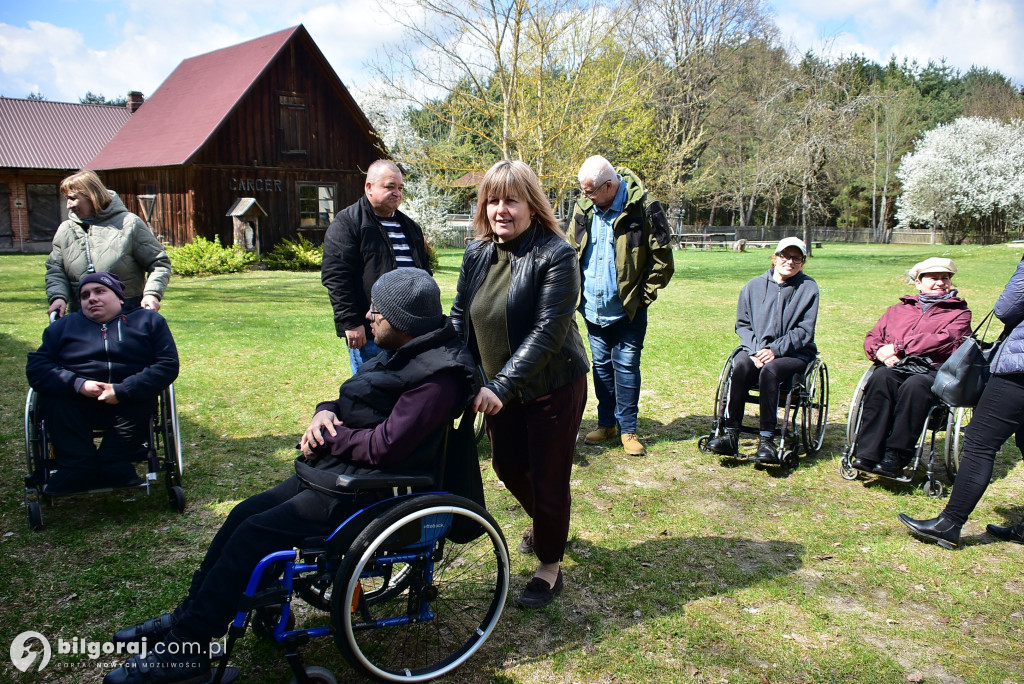 Modlitwa u grobu ks. Budzyńskiego: Relacja z dnia skupienia w Górecku Kościelnym