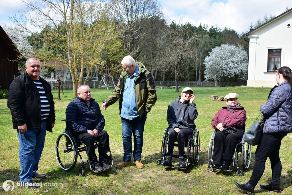Modlitwa u grobu ks. Budzyńskiego: Relacja z dnia skupienia w Górecku Kościelnym