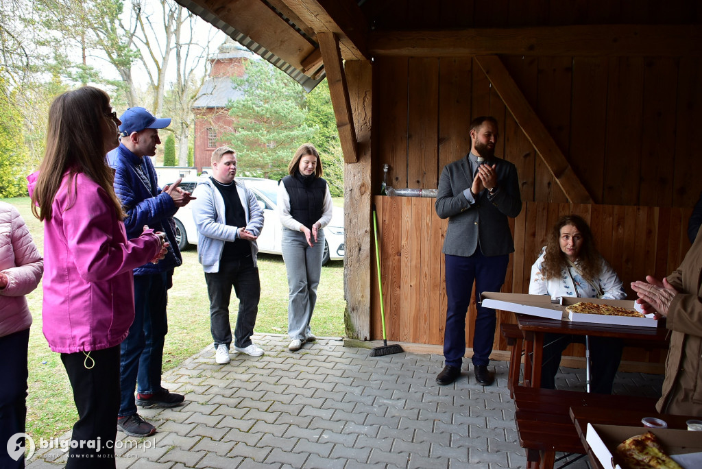 Modlitwa u grobu ks. Budzyńskiego: Relacja z dnia skupienia w Górecku Kościelnym