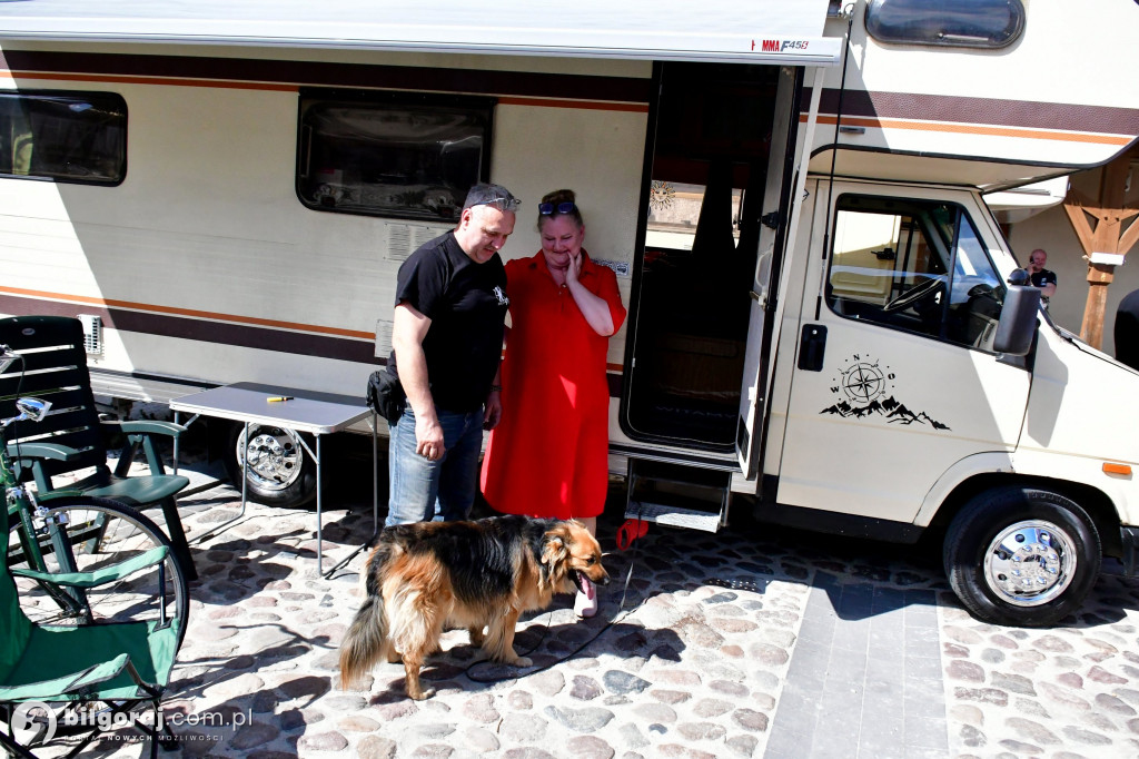 Miasteczko Kresowe wypełniło się legendami motoryzacji. Relacja z otwarcia sezonu