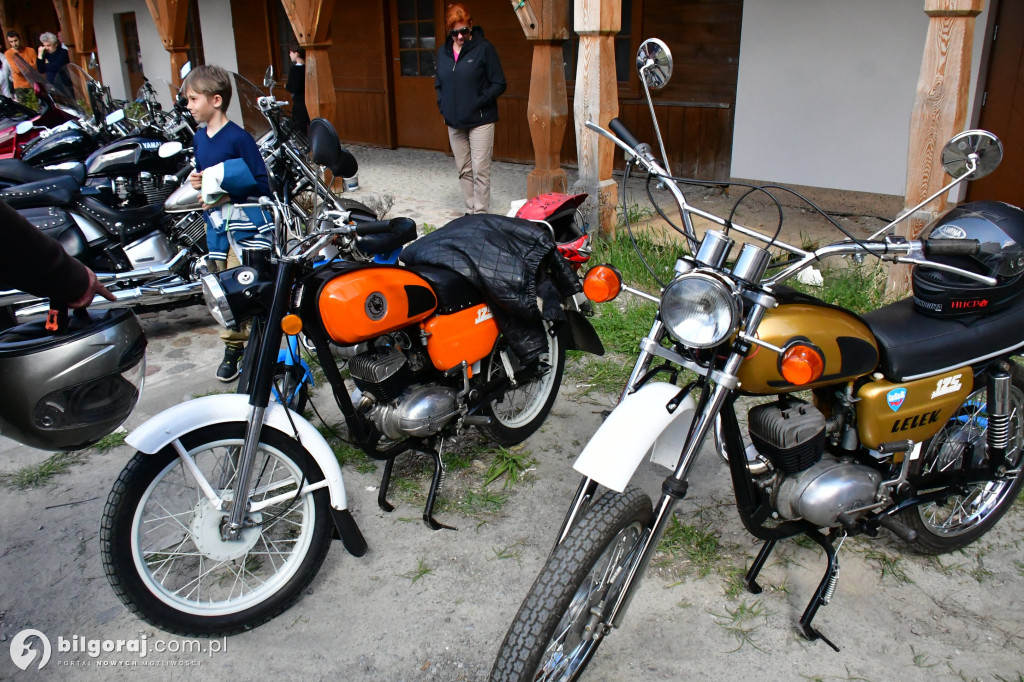 Miasteczko Kresowe wypełniło się legendami motoryzacji. Relacja z otwarcia sezonu