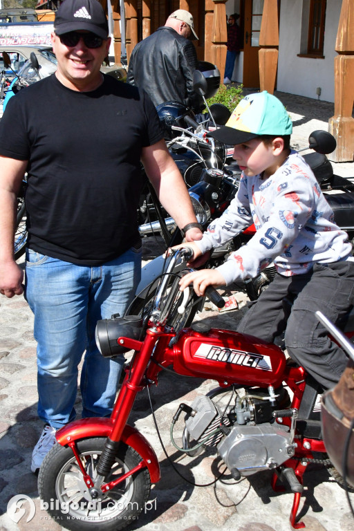 Miasteczko Kresowe wypełniło się legendami motoryzacji. Relacja z otwarcia sezonu