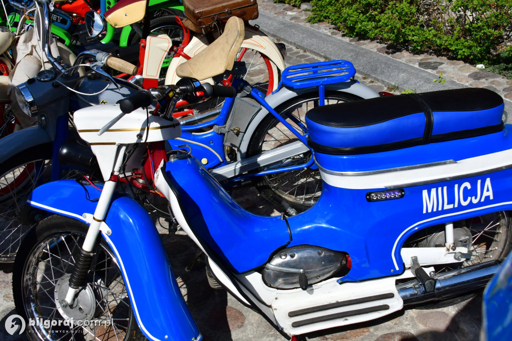 Miasteczko Kresowe wypełniło się legendami motoryzacji. Relacja z otwarcia sezonu