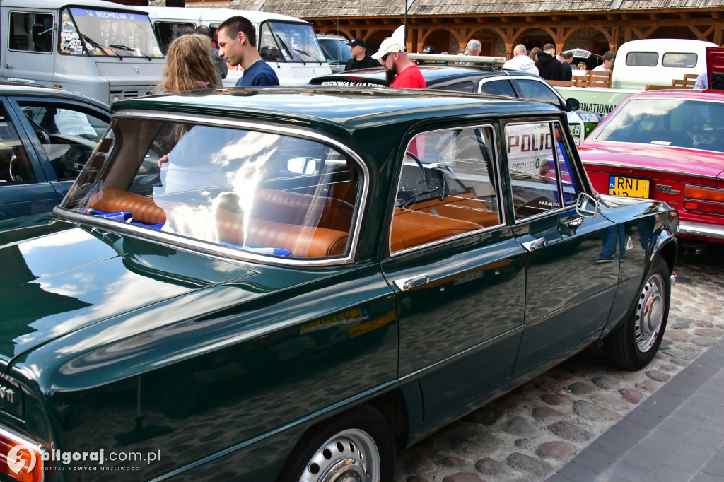 Miasteczko Kresowe wypełniło się legendami motoryzacji. Relacja z otwarcia sezonu
