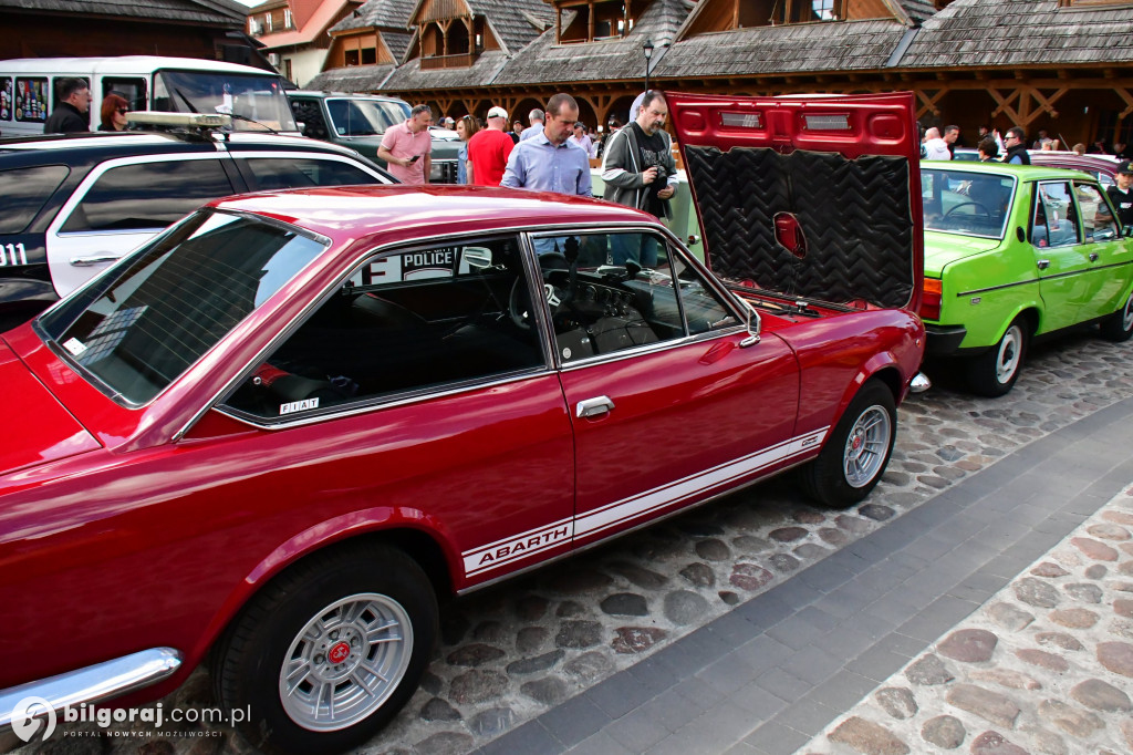 Miasteczko Kresowe wypełniło się legendami motoryzacji. Relacja z otwarcia sezonu