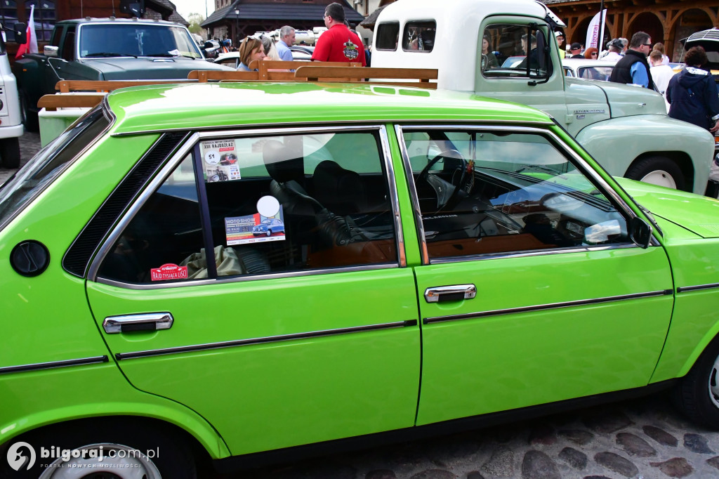 Miasteczko Kresowe wypełniło się legendami motoryzacji. Relacja z otwarcia sezonu