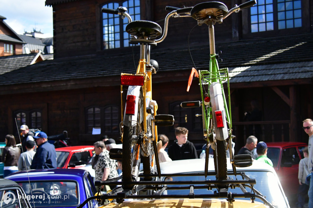 Miasteczko Kresowe wypełniło się legendami motoryzacji. Relacja z otwarcia sezonu