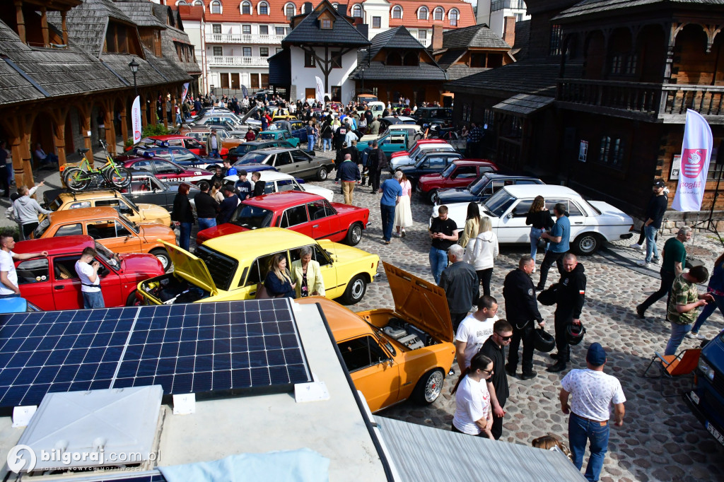 Miasteczko Kresowe wypełniło się legendami motoryzacji. Relacja z otwarcia sezonu