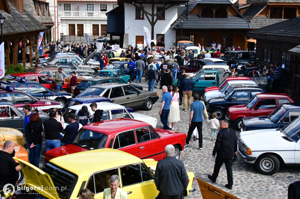 Miasteczko Kresowe wypełniło się legendami motoryzacji. Relacja z otwarcia sezonu