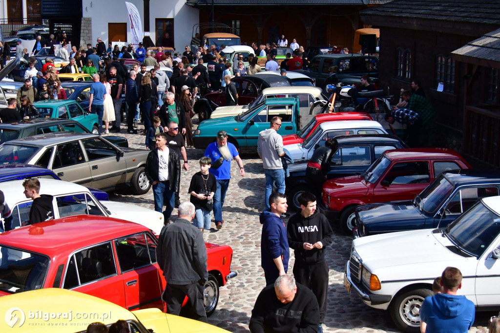 Miasteczko Kresowe wypełniło się legendami motoryzacji. Relacja z otwarcia sezonu