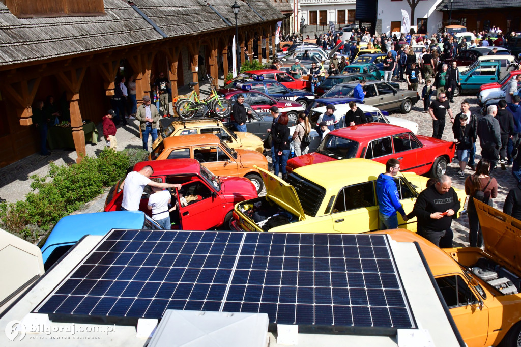 Miasteczko Kresowe wypełniło się legendami motoryzacji. Relacja z otwarcia sezonu