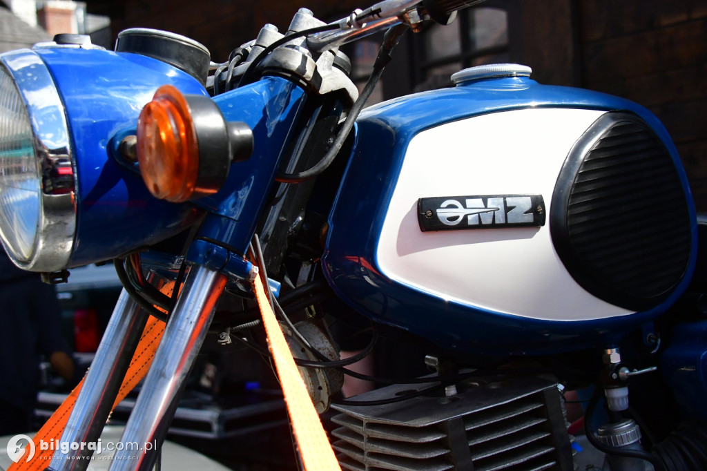 Miasteczko Kresowe wypełniło się legendami motoryzacji. Relacja z otwarcia sezonu