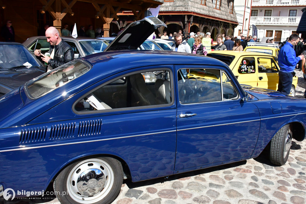 Miasteczko Kresowe wypełniło się legendami motoryzacji. Relacja z otwarcia sezonu