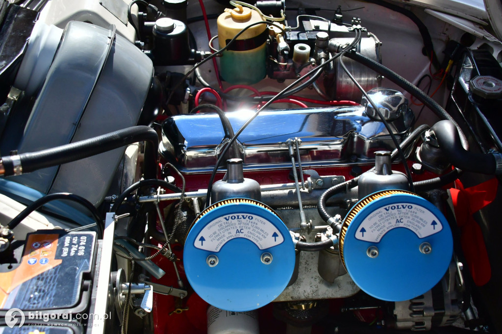 Miasteczko Kresowe wypełniło się legendami motoryzacji. Relacja z otwarcia sezonu