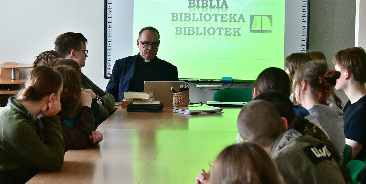 Hebrajski i greka dla każdego? Młodzież odkrywa kody Biblii podczas Tygodnia Biblijnego