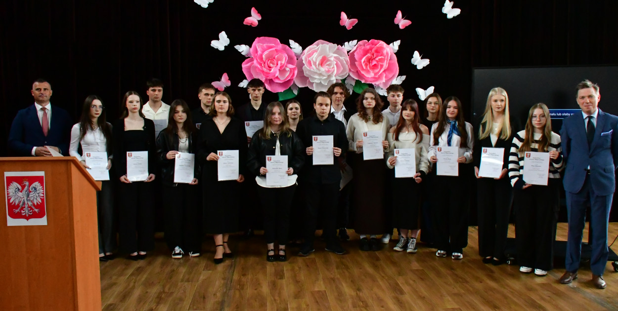 Koniec ważnego etapu. Uroczyste pożegnanie abiturientów w biłgorajskim ZSZiO