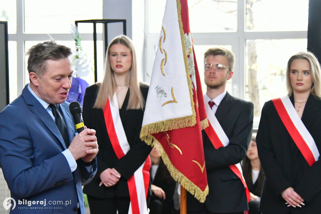 Koniec ważnego etapu. Uroczyste pożegnanie abiturientów w biłgorajskim ZSZiO