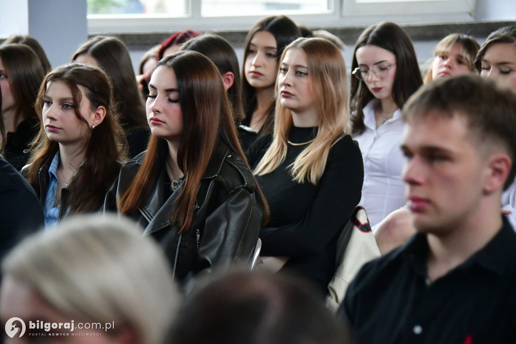 Koniec ważnego etapu. Uroczyste pożegnanie abiturientów w biłgorajskim ZSZiO