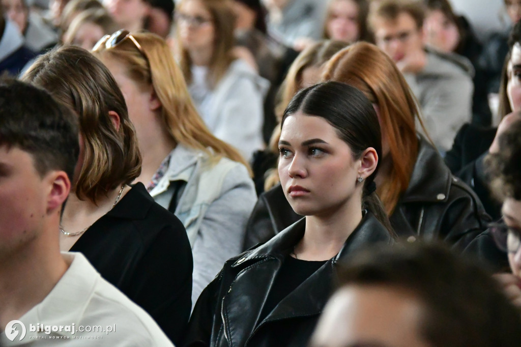 Koniec ważnego etapu. Uroczyste pożegnanie abiturientów w biłgorajskim ZSZiO