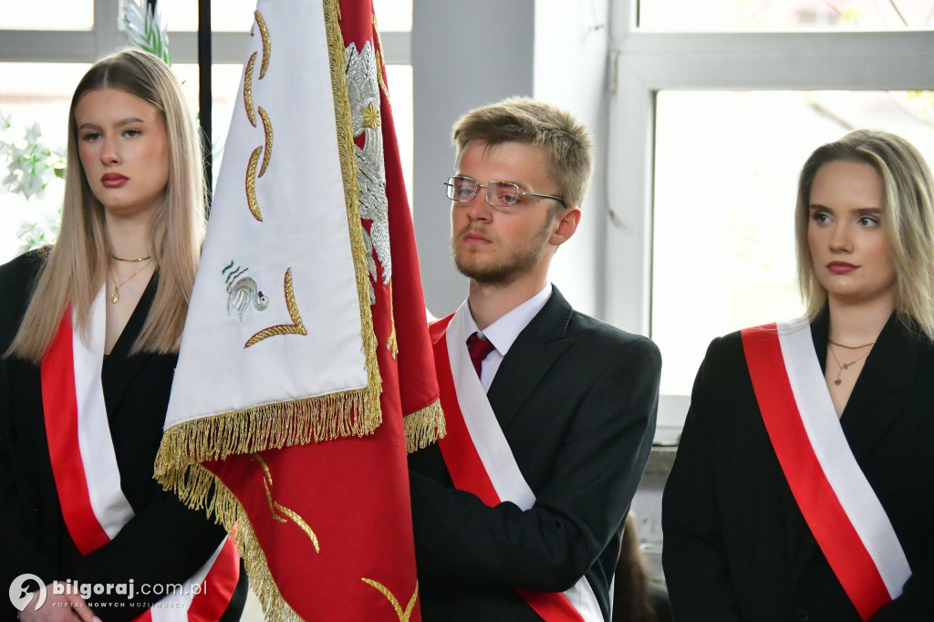 Koniec ważnego etapu. Uroczyste pożegnanie abiturientów w biłgorajskim ZSZiO