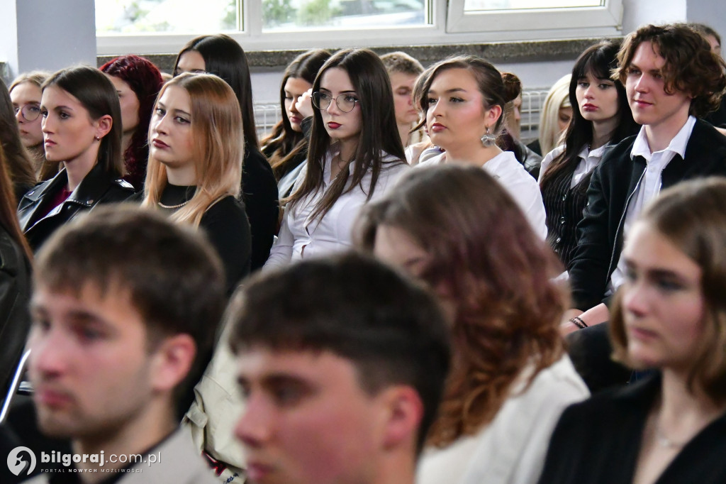 Koniec ważnego etapu. Uroczyste pożegnanie abiturientów w biłgorajskim ZSZiO