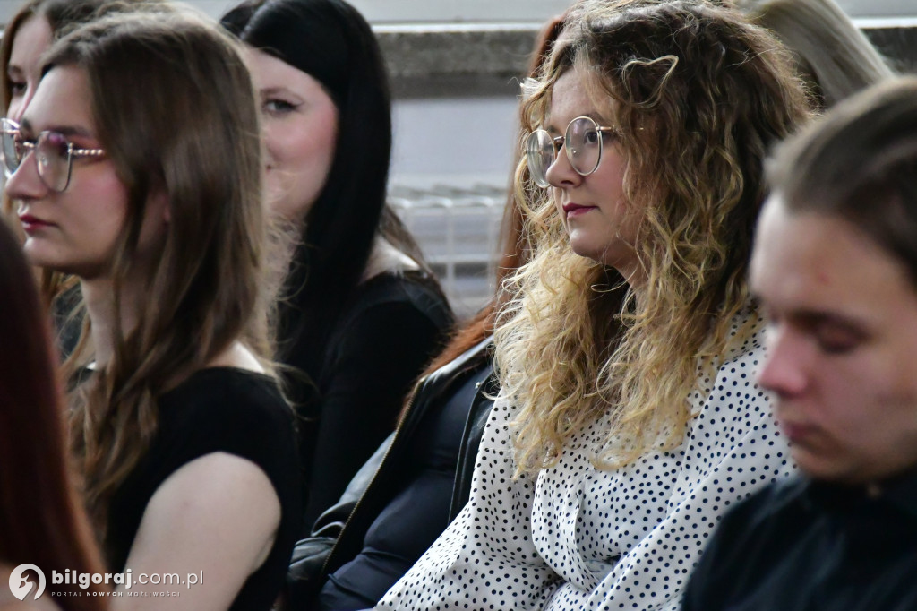 Koniec ważnego etapu. Uroczyste pożegnanie abiturientów w biłgorajskim ZSZiO