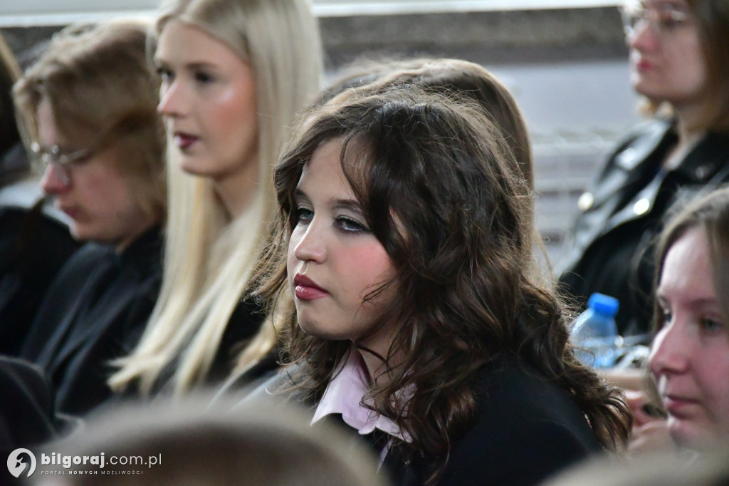 Koniec ważnego etapu. Uroczyste pożegnanie abiturientów w biłgorajskim ZSZiO