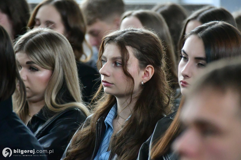Koniec ważnego etapu. Uroczyste pożegnanie abiturientów w biłgorajskim ZSZiO