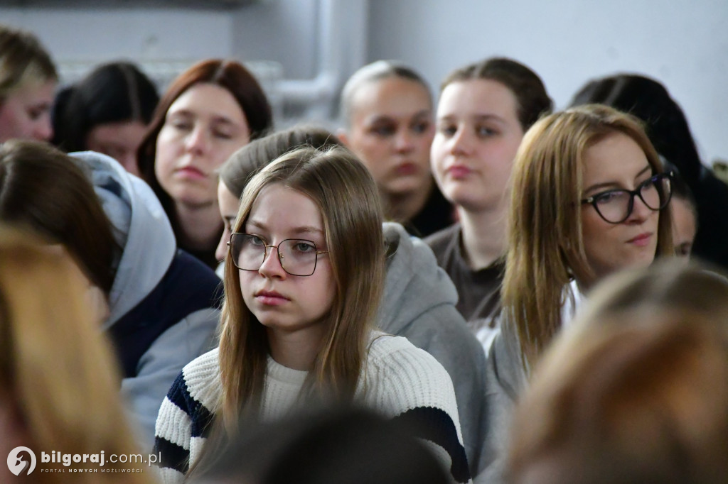 Koniec ważnego etapu. Uroczyste pożegnanie abiturientów w biłgorajskim ZSZiO