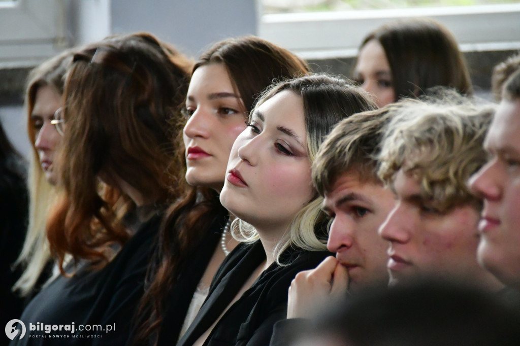 Koniec ważnego etapu. Uroczyste pożegnanie abiturientów w biłgorajskim ZSZiO