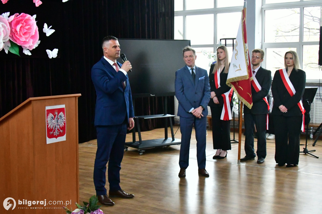 Koniec ważnego etapu. Uroczyste pożegnanie abiturientów w biłgorajskim ZSZiO