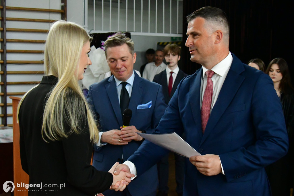 Koniec ważnego etapu. Uroczyste pożegnanie abiturientów w biłgorajskim ZSZiO