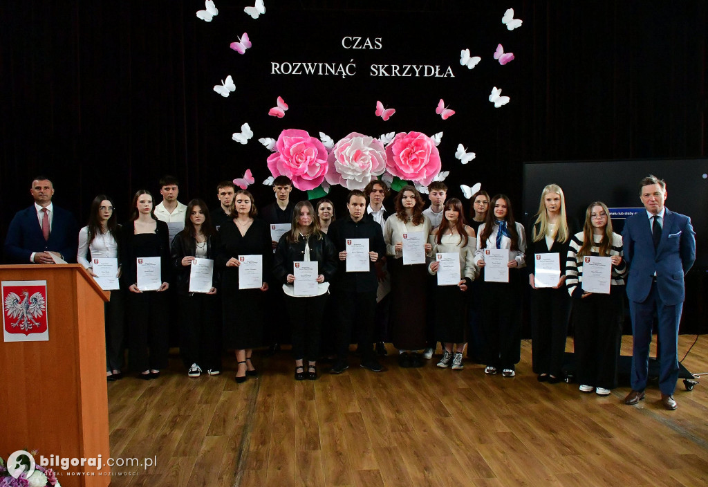 Koniec ważnego etapu. Uroczyste pożegnanie abiturientów w biłgorajskim ZSZiO
