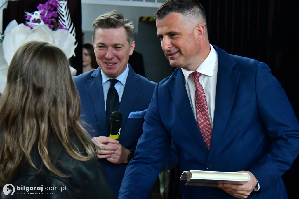 Koniec ważnego etapu. Uroczyste pożegnanie abiturientów w biłgorajskim ZSZiO