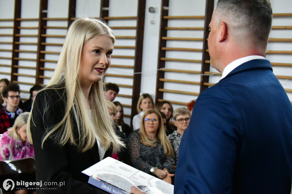 Koniec ważnego etapu. Uroczyste pożegnanie abiturientów w biłgorajskim ZSZiO