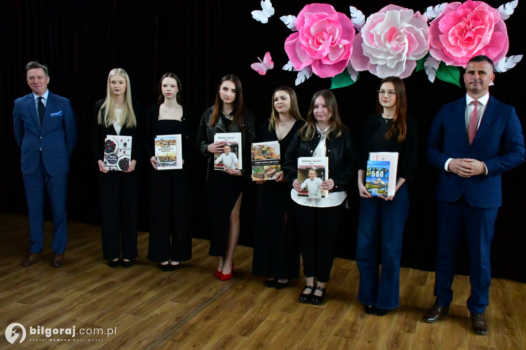 Koniec ważnego etapu. Uroczyste pożegnanie abiturientów w biłgorajskim ZSZiO