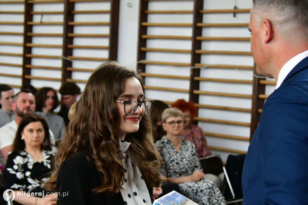 Koniec ważnego etapu. Uroczyste pożegnanie abiturientów w biłgorajskim ZSZiO